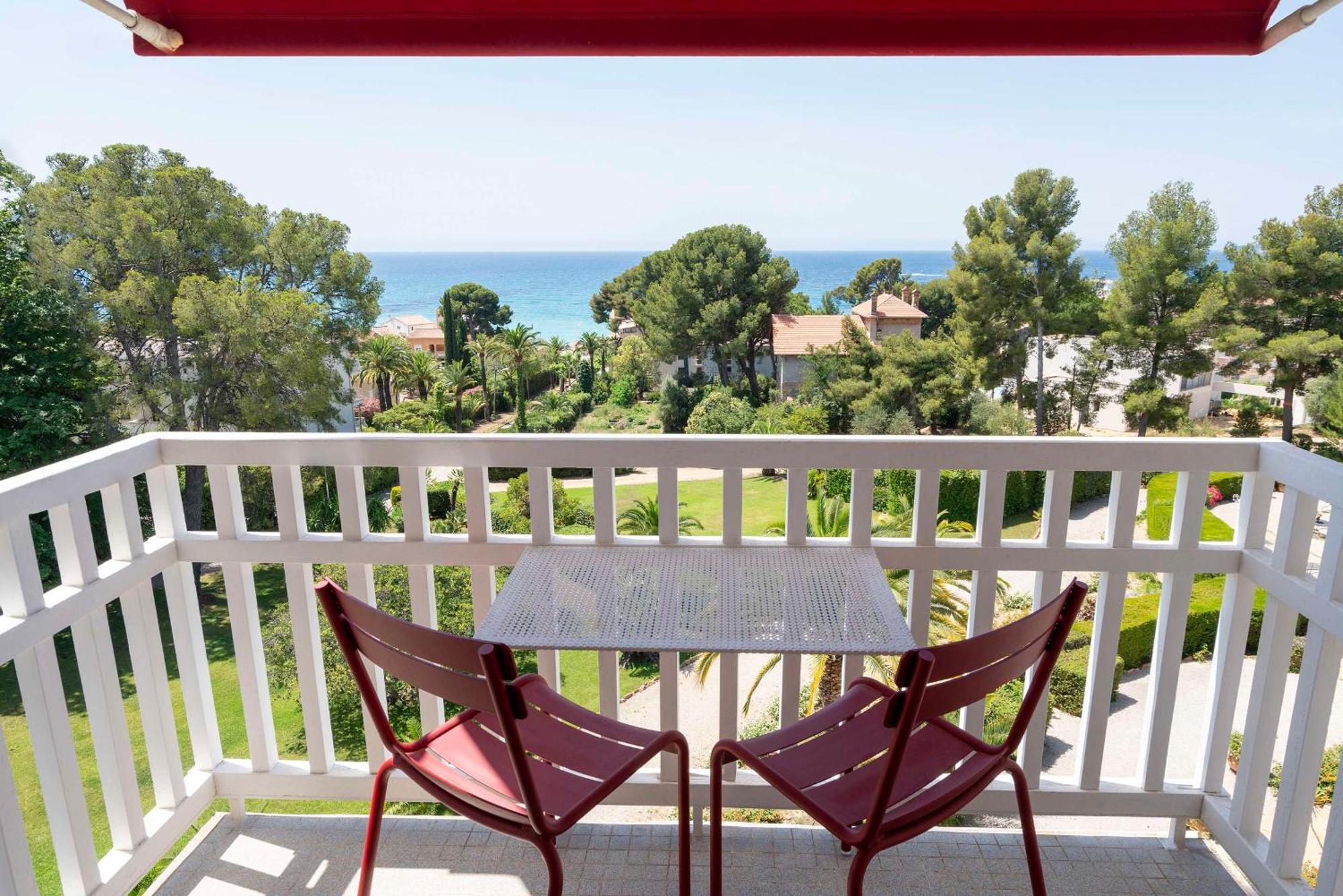 Grand Les Lecques Hotel 3*