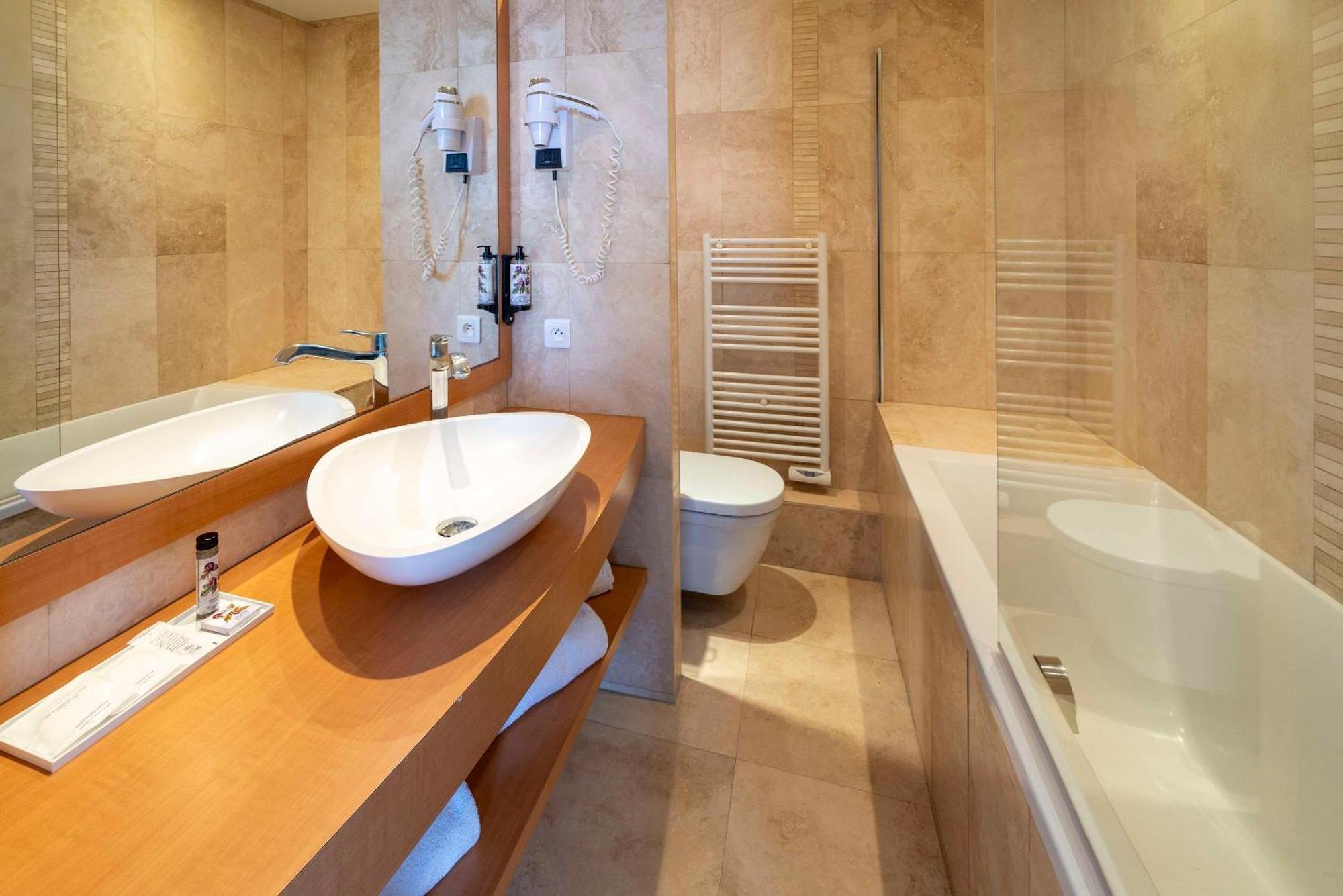 Grand Les Lecques Hotel