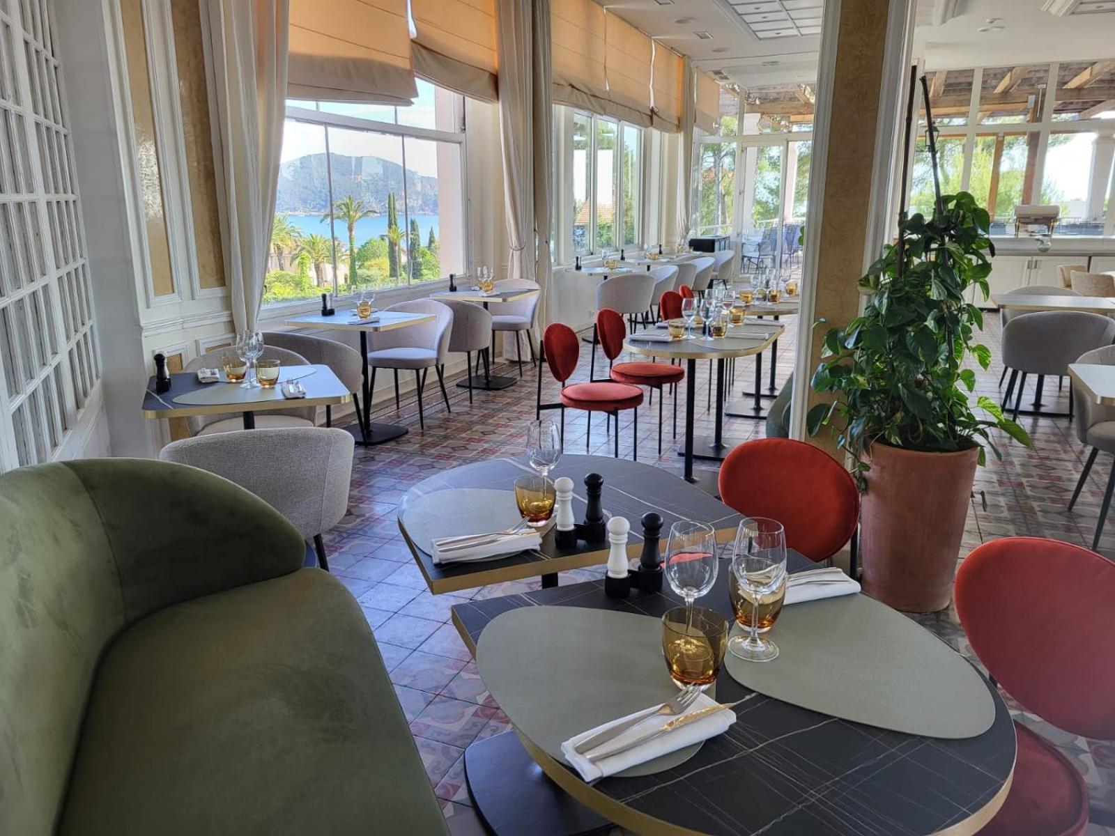 Grand Les Lecques Hotel