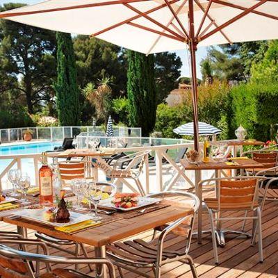 Grand Les Lecques Hotel 3*